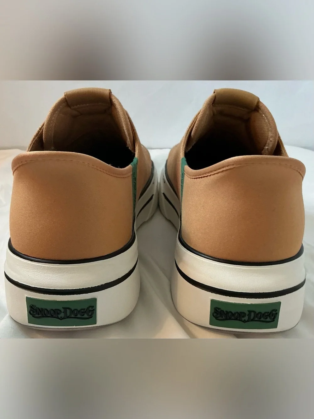 Skechers statement snoop